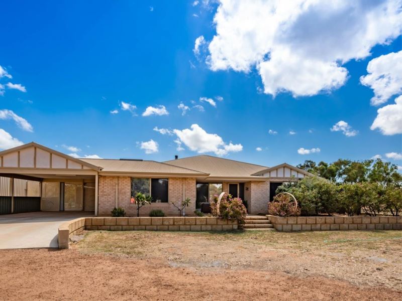 18 Border Drive, Deepdale