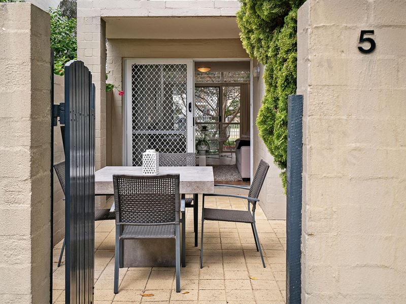 5/4 Waterway Court, Churchlands