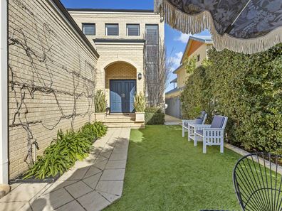 10 Chipperfield Court, Mosman Park WA 6012