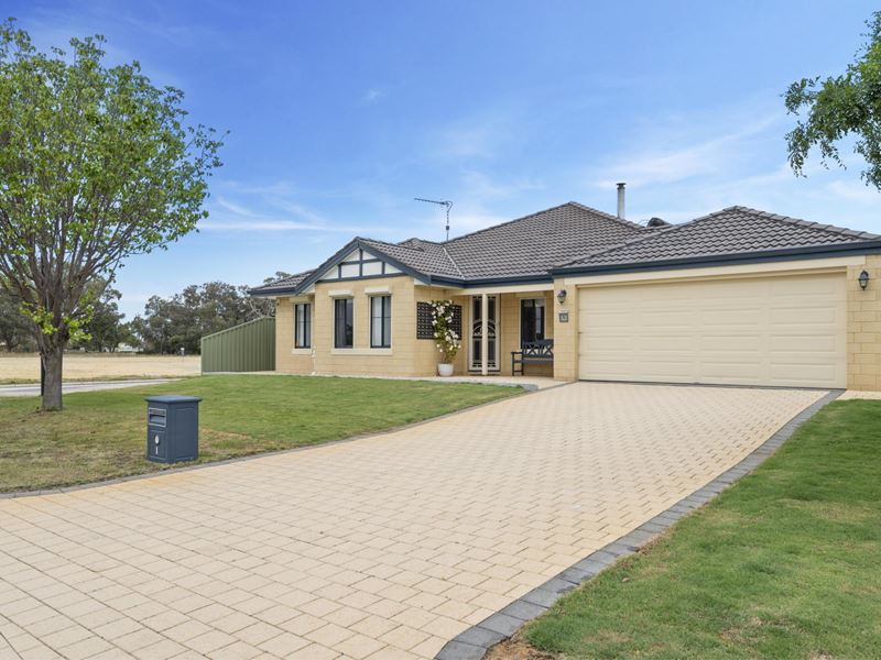 1 Woodstock Turn, Ravenswood WA 6208