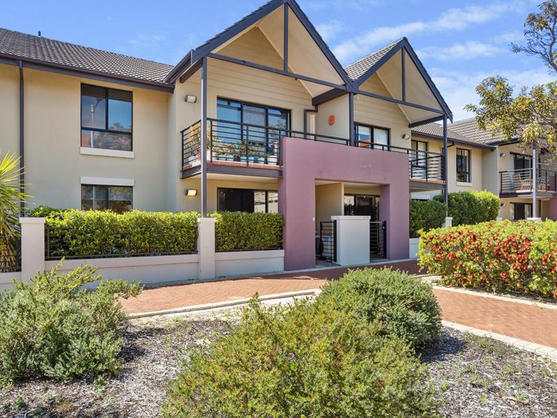 4/174 Lakeside Drive, Joondalup