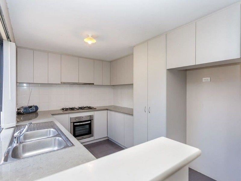 2/21 Penrith, Balga