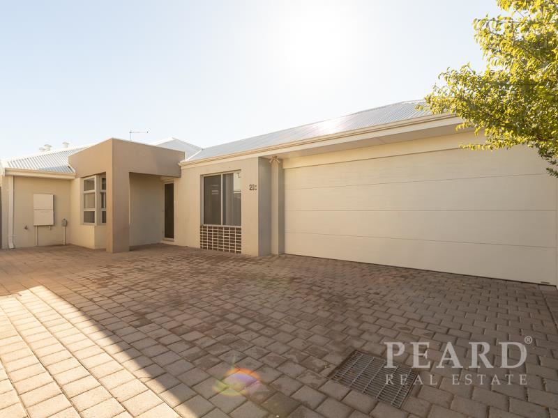 20c Middle Pwy, Canning Vale WA 6155