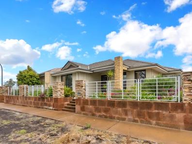 33 Mclachlan Turn, Byford WA 6122