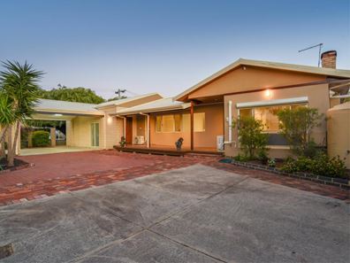 2 Earls Court, Thornlie WA 6108