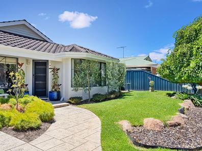 4 Suncrest Meander, Meadow Springs WA 6210