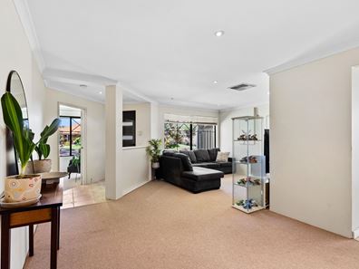 4 Suncrest Meander, Meadow Springs WA 6210