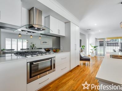 18 Paradise Quays, Ballajura WA 6066
