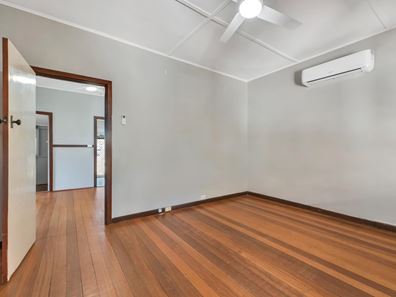 32 Dampier Street, Beachlands WA 6530