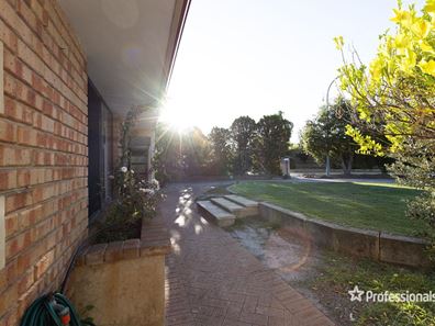 8 Chipala Court, Ballajura WA 6066