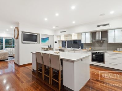 18 Tahiti Lane, Hillarys WA 6025