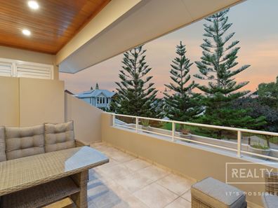 18 Tahiti Lane, Hillarys WA 6025