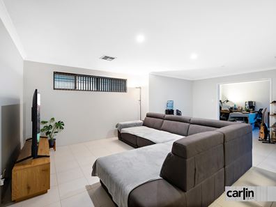 19 Greenwich Way, Success WA 6164