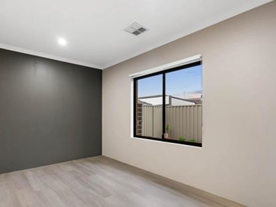 81 Macadamia Loop, Piara Waters WA 6112