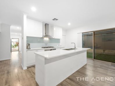 8 Mercury Street, Treeby WA 6164