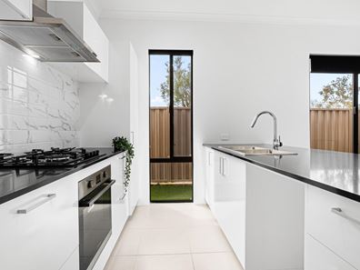 24 Brilliant Boulevard, Mandogalup WA 6167