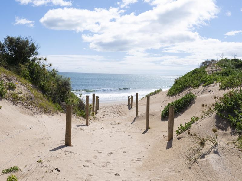 2/68 Hickman Road, Silver Sands WA 6210