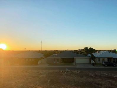 10 Pirring Way, Hannans WA 6430