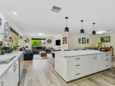28 Yorrell Place, Halls Head WA 6210