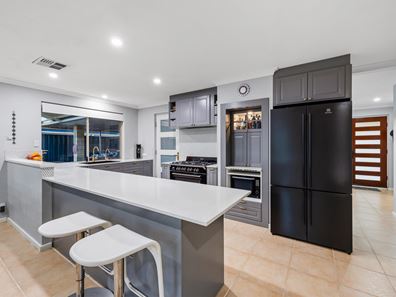 11 Blanc Close, Caversham WA 6055