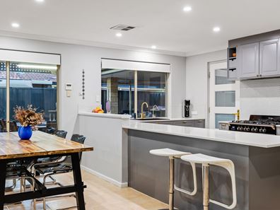 11 Blanc Close, Caversham WA 6055