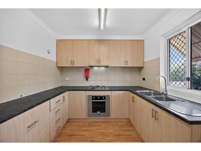 4B Milton Place, Orelia WA 6167