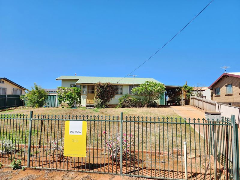 8 McLeod Street, Carnarvon