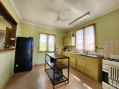 8 McLeod Street, Carnarvon WA 6701