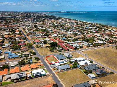 37 Crowtherton Street, Bluff Point WA 6530