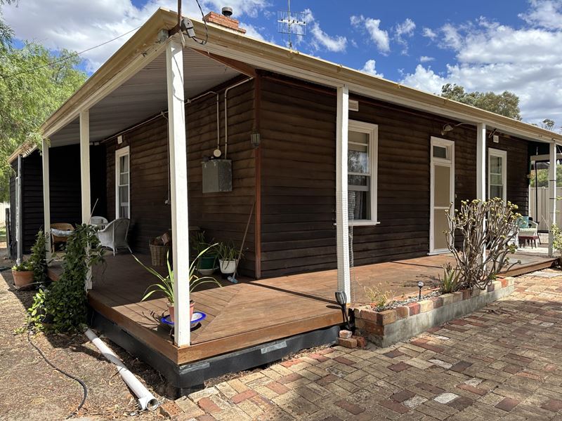 8 Janitor Street, Broomehill Village