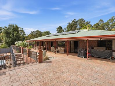 35 Carlisle Road, Kalamunda WA 6076