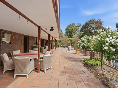 35 Carlisle Road, Kalamunda WA 6076