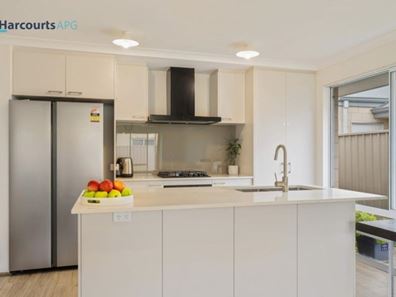12 Dichiera Bend, Dalyellup WA 6230