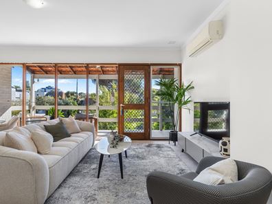 8/16 Caporn Street, Crawley WA 6009