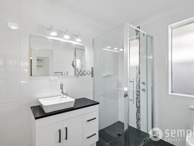 6 Manuel Close, Hamilton Hill WA 6163