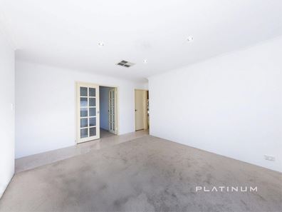 15 Lorient Pass, Quinns Rocks WA 6030