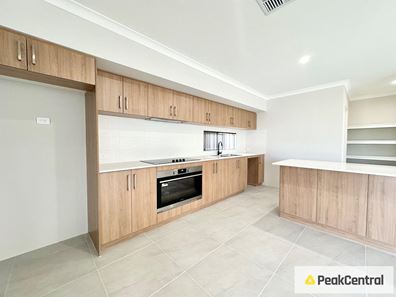 9 Fragrant Street, Hammond Park WA 6164