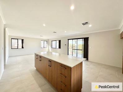 9 Fragrant Street, Hammond Park WA 6164