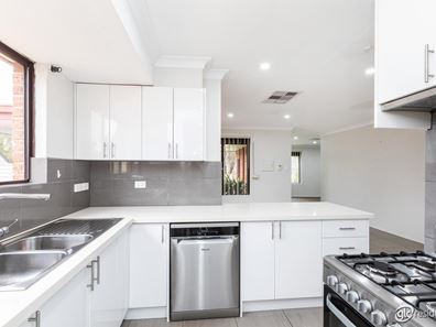 93 South Lake Drive, South Lake WA 6164