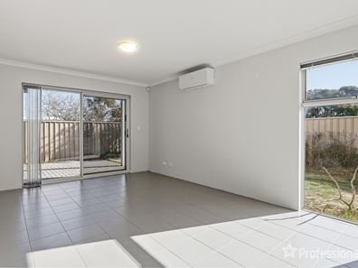 9/38 Lake Street, Rockingham WA 6168