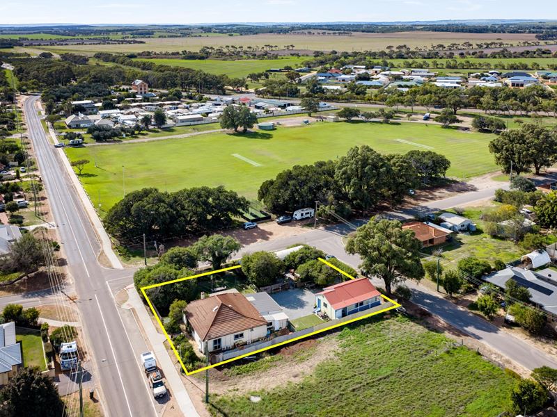 32 Waldeck Street, Dongara WA 6525