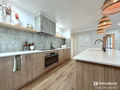 24 Windermere Boulevard, Aveley WA 6069