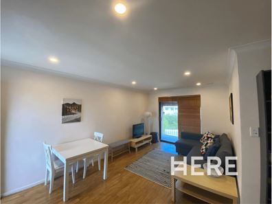 10/4 Sackville Terrace, Scarborough WA 6019