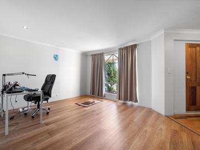 4 Dory Way, Warnbro WA 6169