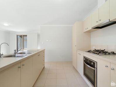 4/11 Turner Place, Kelmscott WA 6111