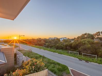69 Abeona Parade, Madora Bay WA 6210