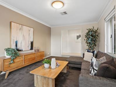 8 Ruthven Place, Duncraig WA 6023