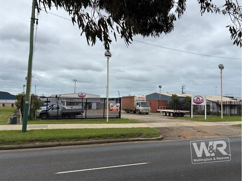 376 Albany Highway, Orana WA 6330