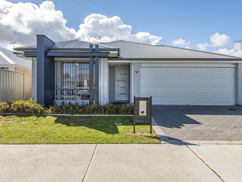 7 Barnong Road, Golden Bay WA 6174