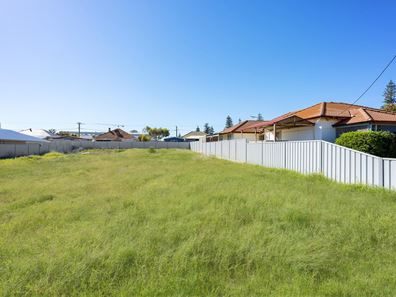 15 Dampier Street, Beachlands WA 6530